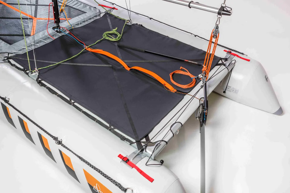 MiniCat 520 Explorer główny trampolin i aluminiowa rama katamaranu
